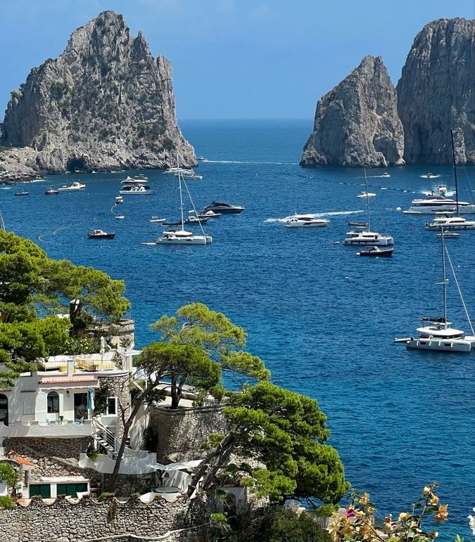 Vistas de los Faraglioni en Capri